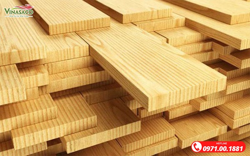 Các thanh gỗ thông được sản xuất với kích thước và chất lượng đồng đều