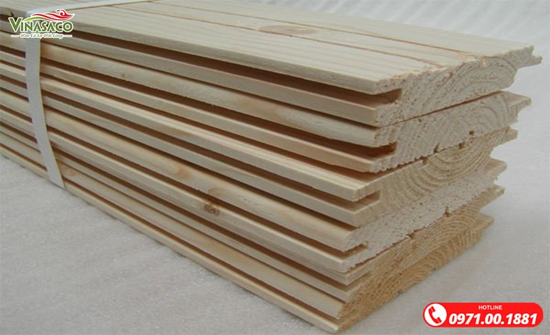 gỗ thông có hèm khóa thuận tiện cho quá trình thi công